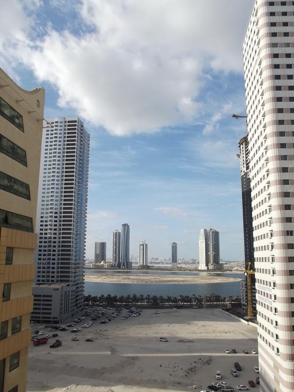 Emirates Palace Hotel Suites Sharjah Bagian luar foto